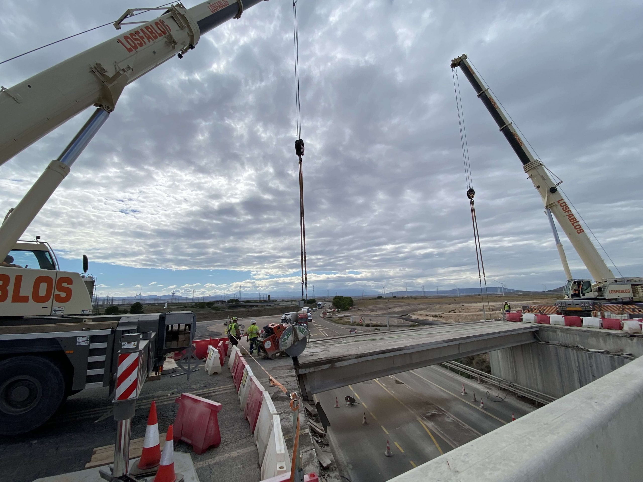 Desmontaje de puente en Gallur